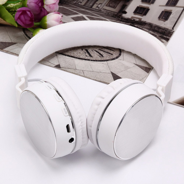 Microphones Bluetooth Headphones with Micro SD Slot + FM radio was